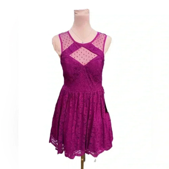 CITY STUDIO Mini Dress Sz 7 (Small) Lace Burgundy Sleeveless Fit Flare NWT - Picture 4 of 16